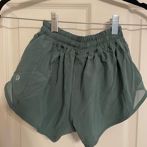 Lululemon Hotty Hot High-Rise Lined Short 2.5"